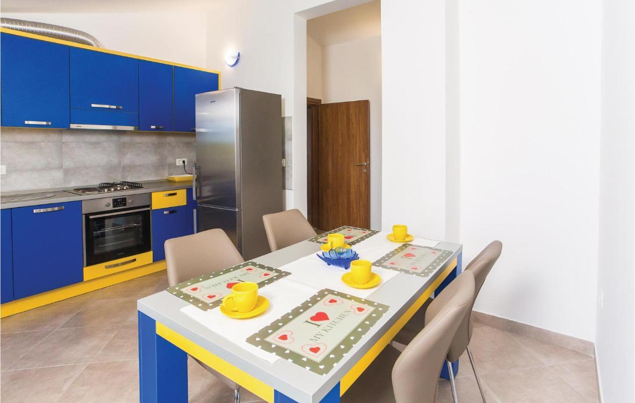 Amazing Apartment In Makarska With Wifi Exterior photo