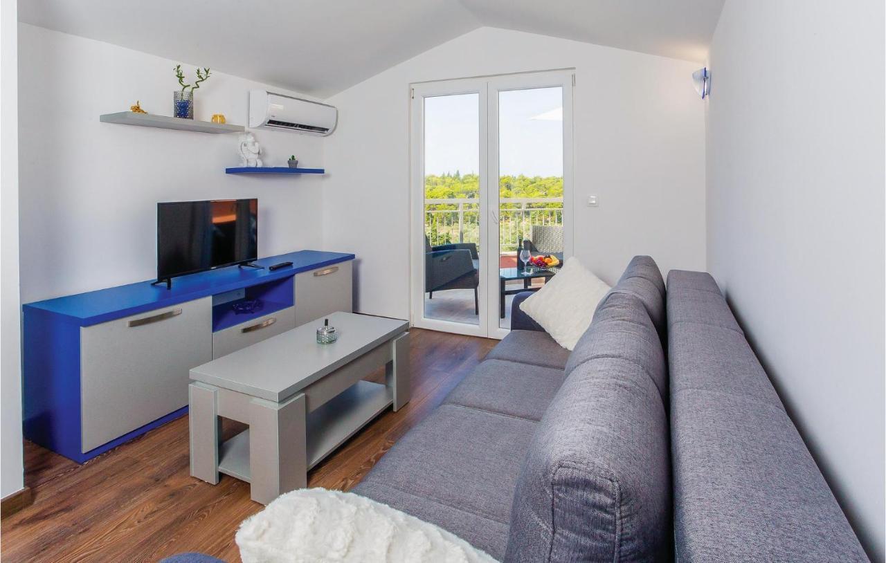Amazing Apartment In Makarska With Wifi Exterior photo